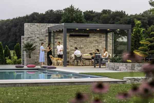 Terrassenüberdachung mit einem Heizstrahler